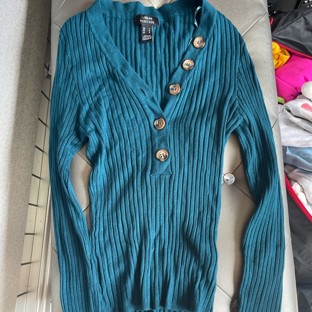 v neck with buttons
